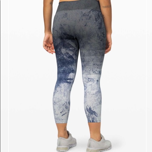 Lululemon Ebb to Train Tights - Picture 2 of 10